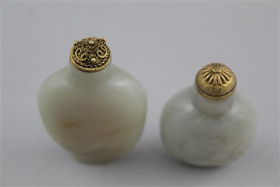 Two Chinese jade snuff bottles, 1800-1900, 4.9cm